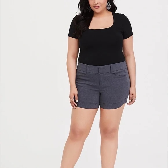 Torrid Shorts 26 Grey Cuffed Hem Studio Stretch Plus - Picture 2 of 8